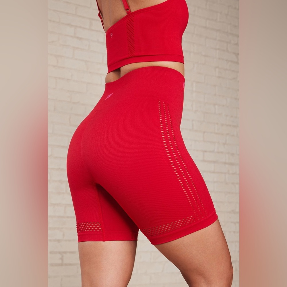 Fabletics Sync Seamless High-Waisted 6'' Short in Sweet Cherry/Plush Pink